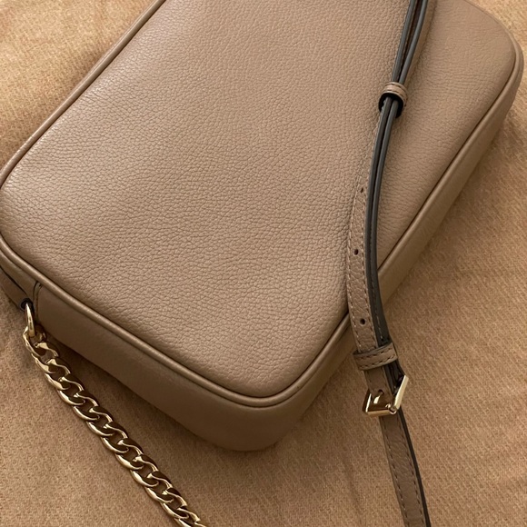 MICHAEL KORS FULTON LG CROSSBODY BAG. Nude color. - Picture 6 of 11